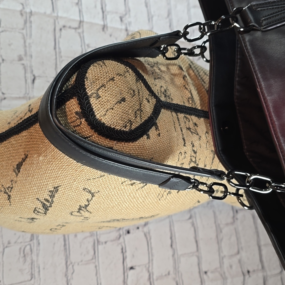 Simply Vera Vera Wang Handbag Wine and Black - Picture 9 of 15